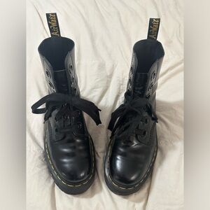 DR. MARTENS Jadon Womens Platform Boots. Size 8